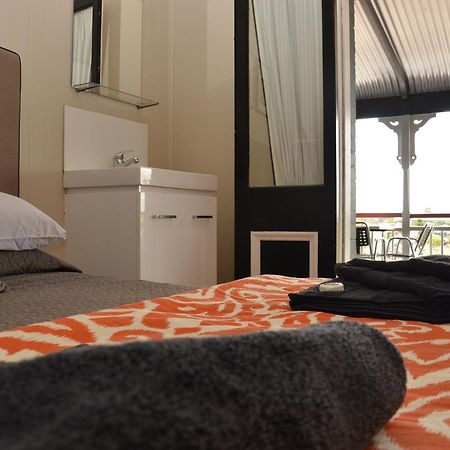 Royal Gatton Hotel Eksteriør bilde
